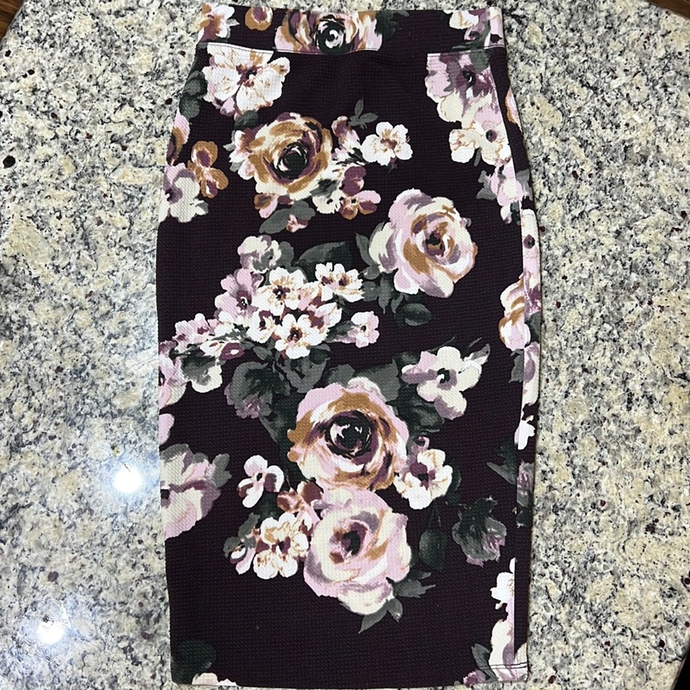 Floral pencil skirt size S